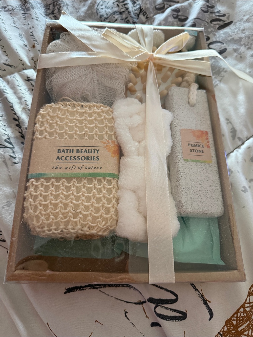 Bath Beauty Accessories Gift Set – Cream & Mint Spa Kit